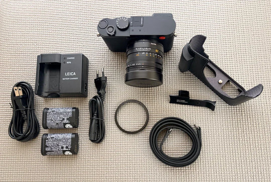 Leica Q2 47.3 MP Digital SLR Camera - Pristine condition w/extras