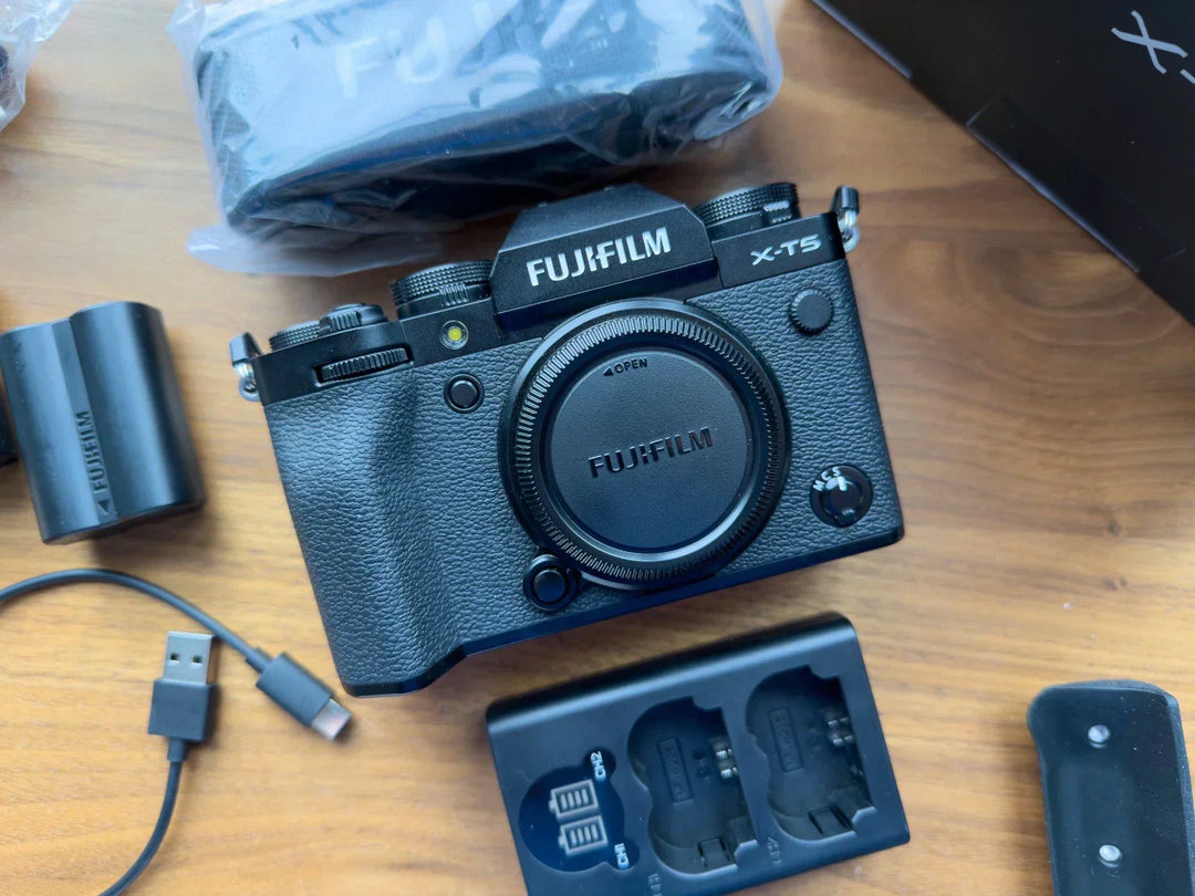 Fujifilm X-T5 XT5 40.2MP BLACK Body +XTRA accessories