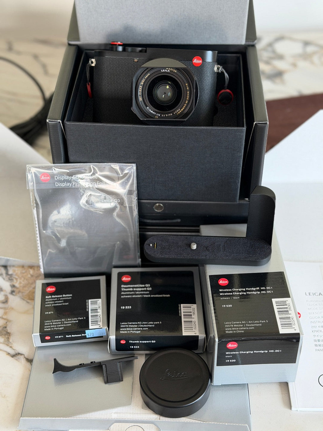Leica Q3 28mm f/1.7 Digital Compact Camera - Black (super light use)