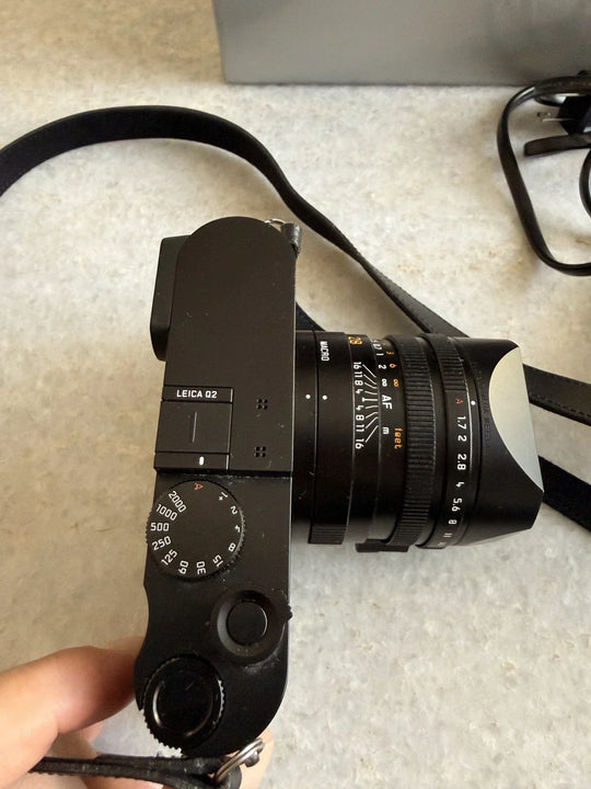 Leica Q2 – 47.3MP Compact Digital Camera - Black