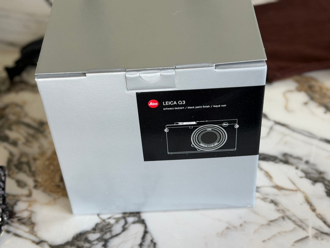 Leica Q3 28mm f/1.7 Digital Compact Camera - Black (super light use)