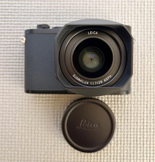 Leica Q2 47.3 MP Digital SLR Camera - Pristine condition w/extras