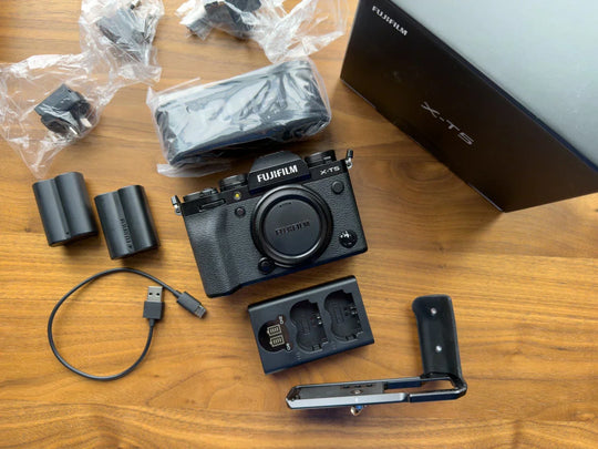 Fujifilm X-T5 XT5 40.2MP BLACK Body +XTRA accessories